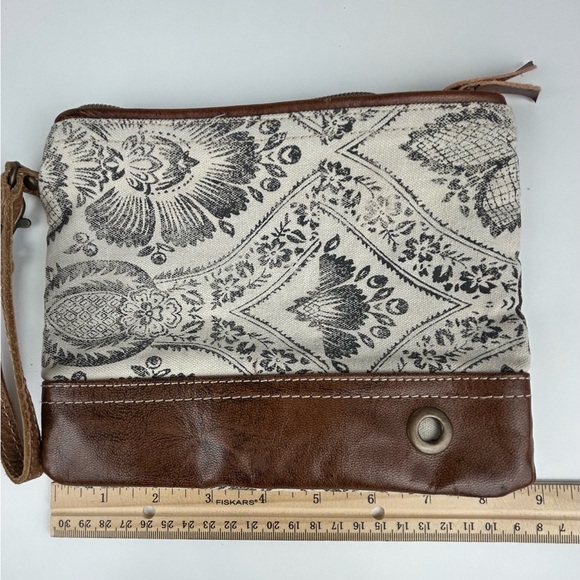 MYRA LEATHER CROSSBODY AND WRISTLET SET LOT - Picture 12 of 13